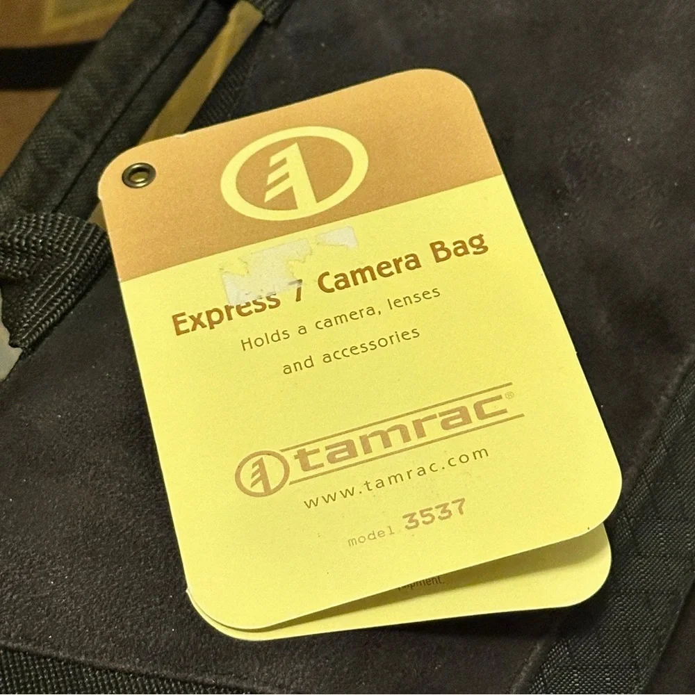 Preowned Tamrac Model 3537 DSLR Camera Messenger Bag